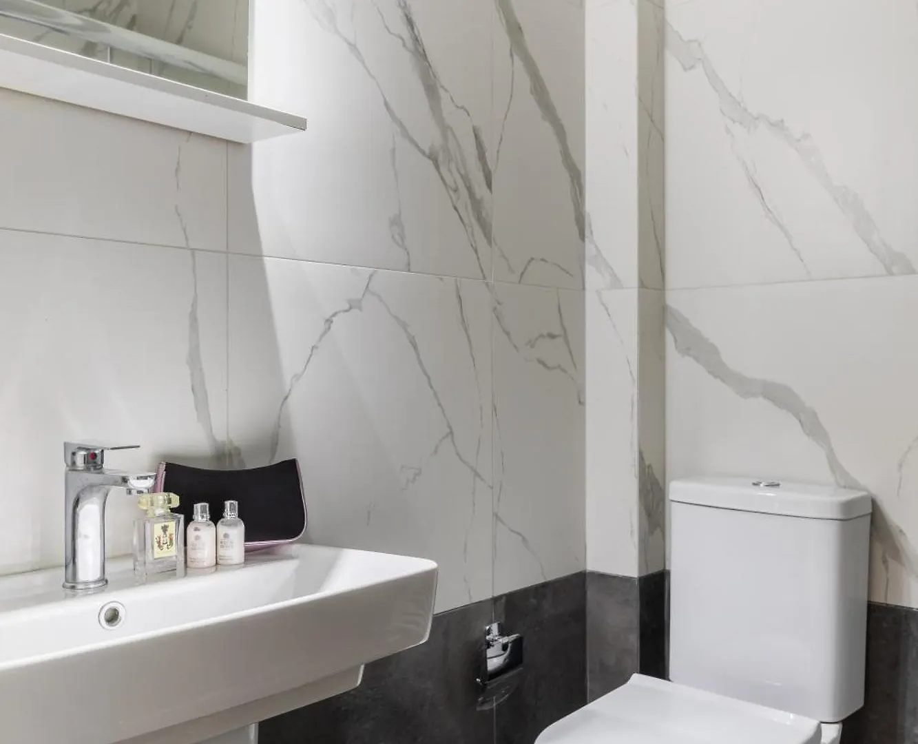 Black Onyx Comfort Suites Thessaloniki