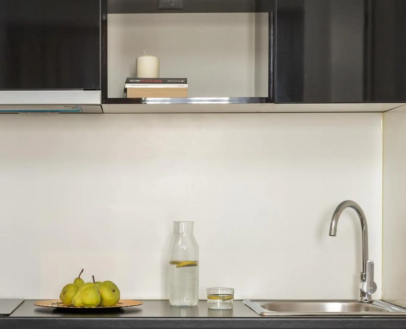 Black Onyx Comfort Suites Thessaloniki 0*,
